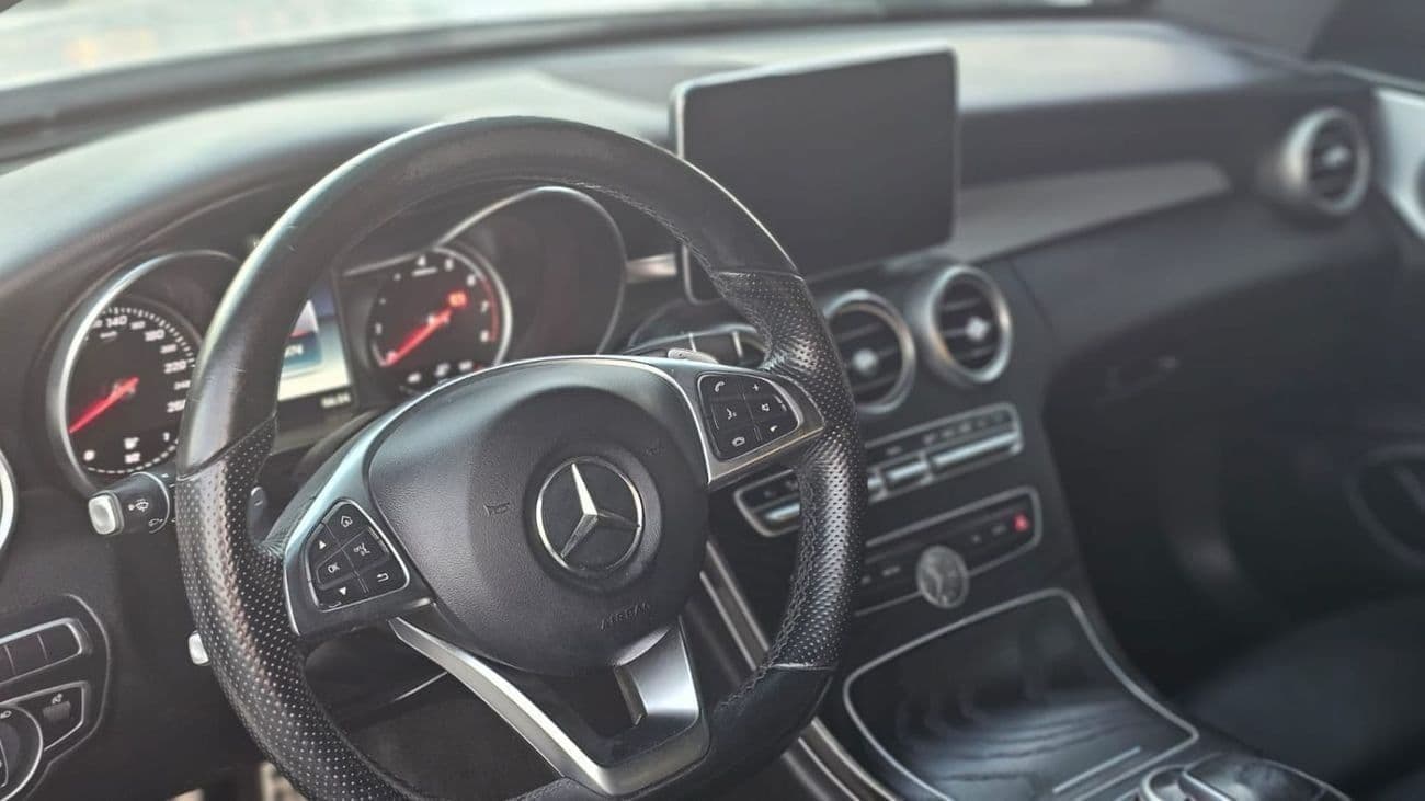 2018 Mercedes Benz C200 AMG thumbnail 3