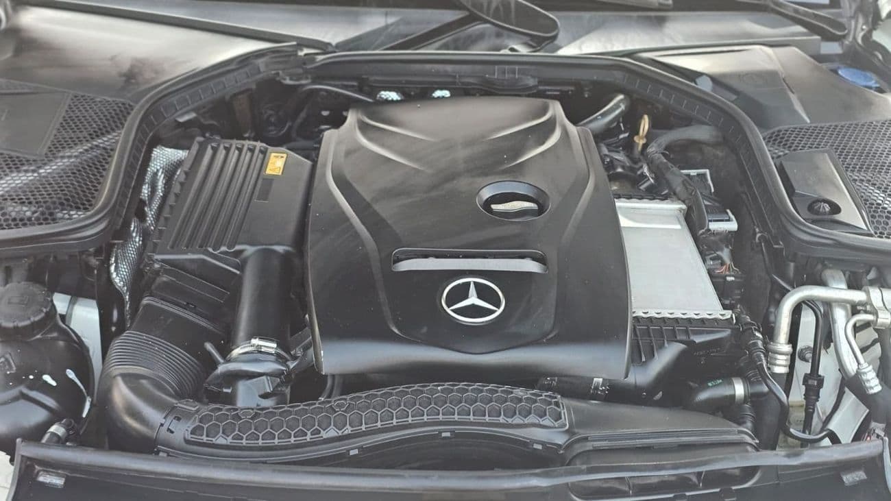 2018 Mercedes Benz C200 AMG thumbnail 5