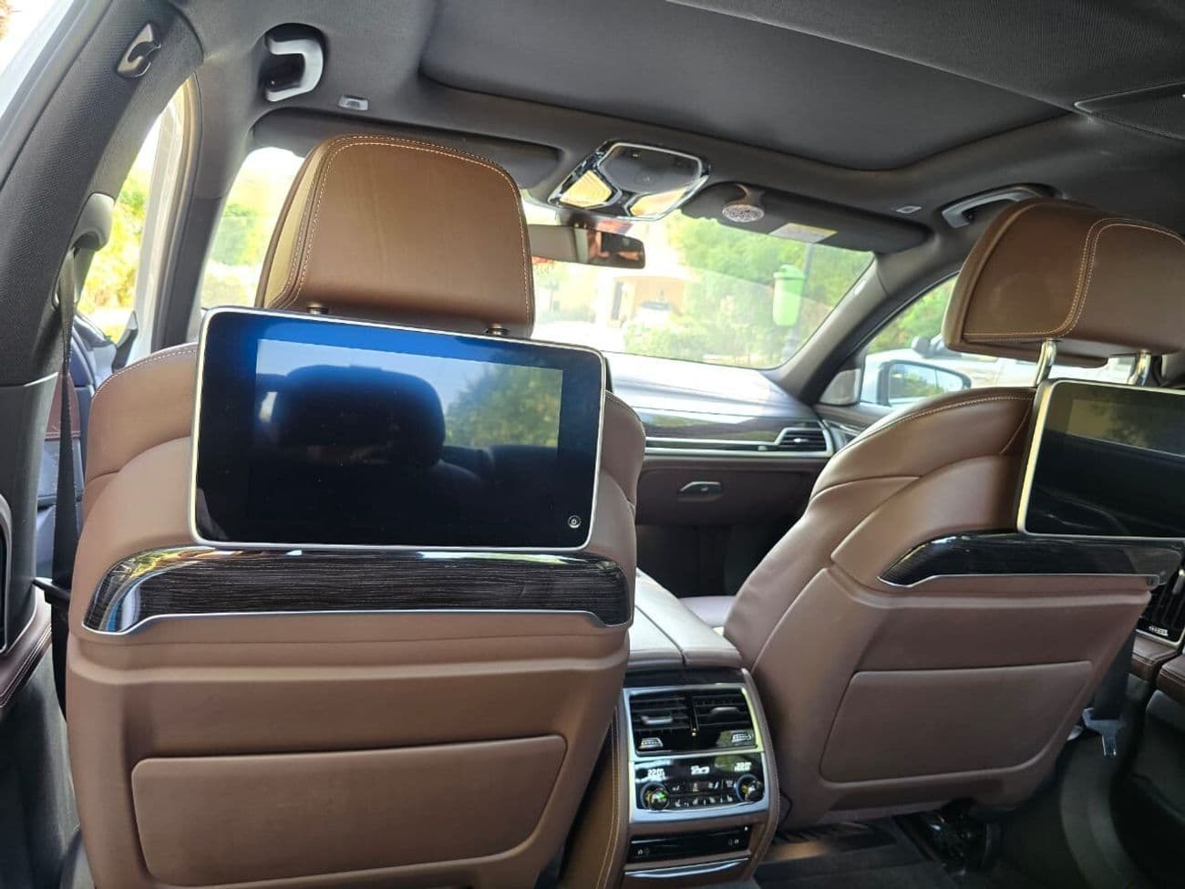 2016 BMW 750Li thumbnail 4
