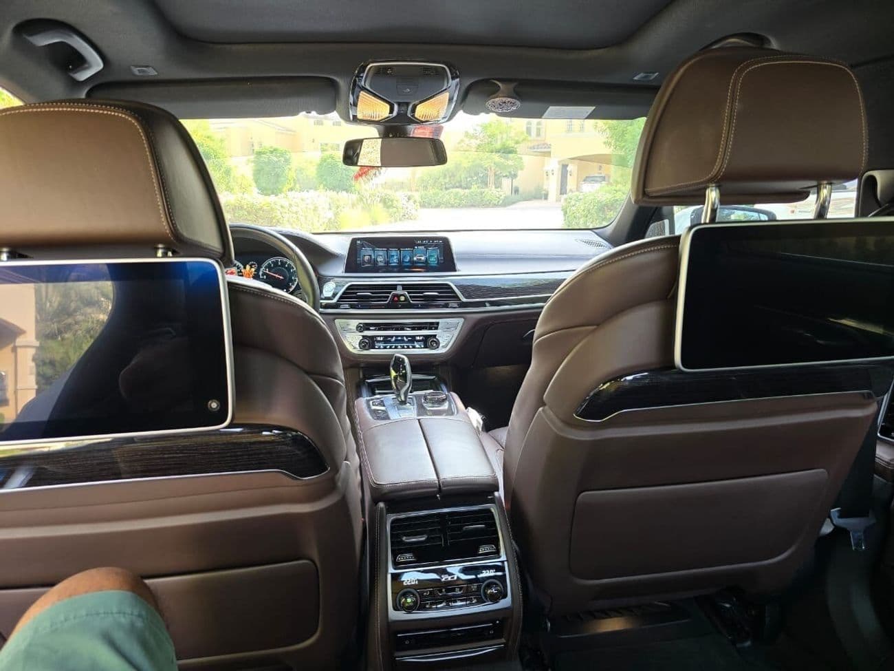 2016 BMW 750Li thumbnail 2