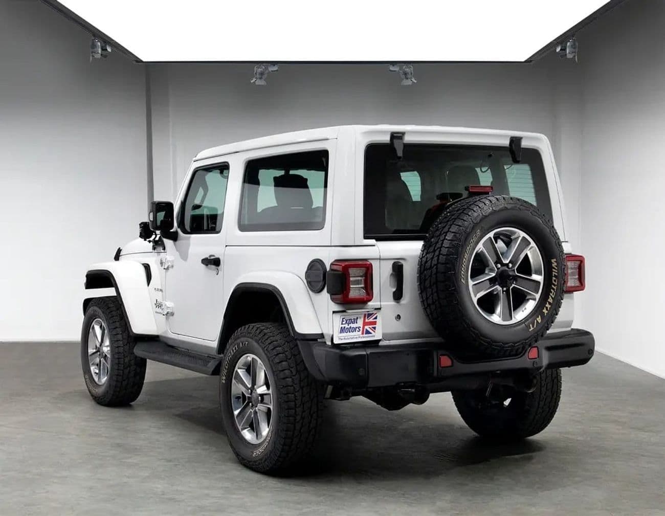2019 Jeep Wrangler SAHARA thumbnail 3