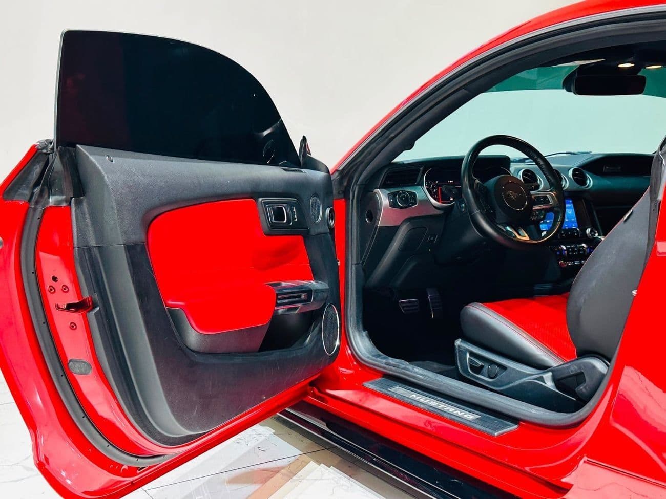 2022 Ford Mustang thumbnail 2