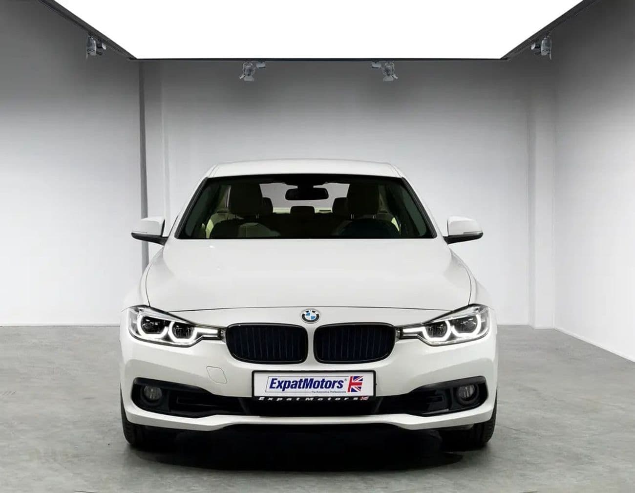2018 BMW 318i STANDARD thumbnail 4