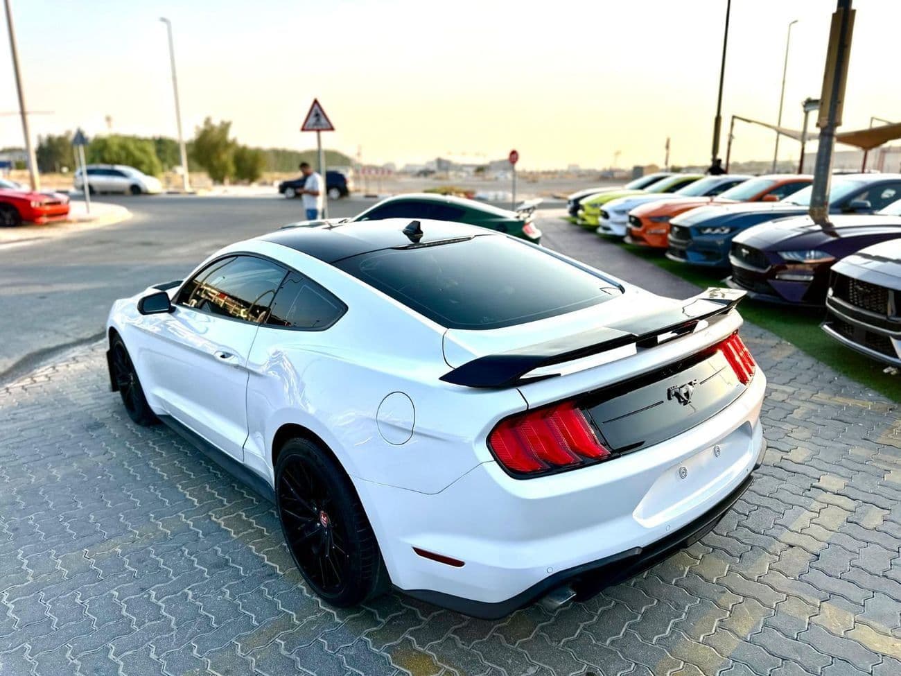 2022 Ford Mustang STANDARD thumbnail 7