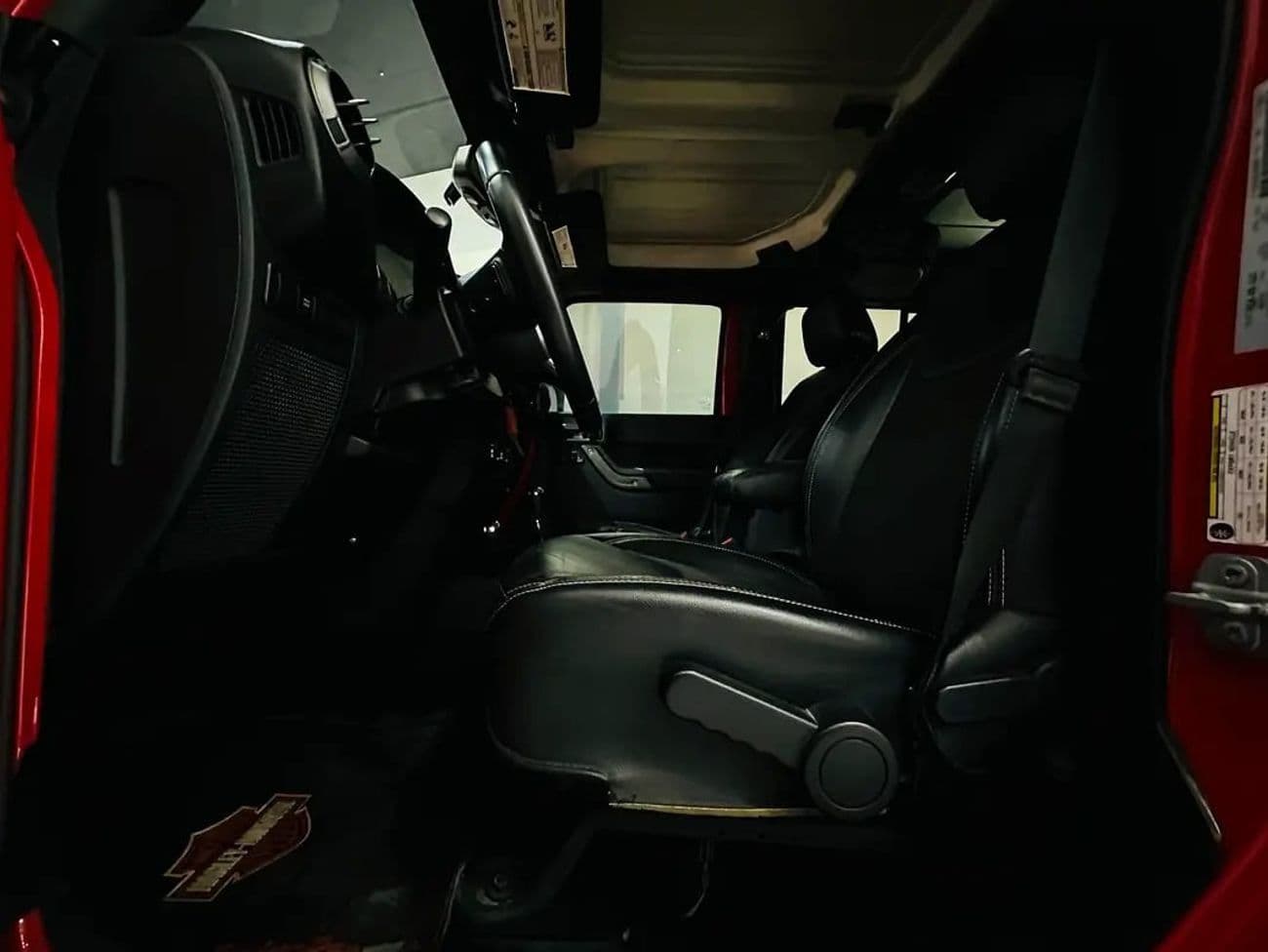 2018 Jeep Wrangler SAHARA thumbnail 6