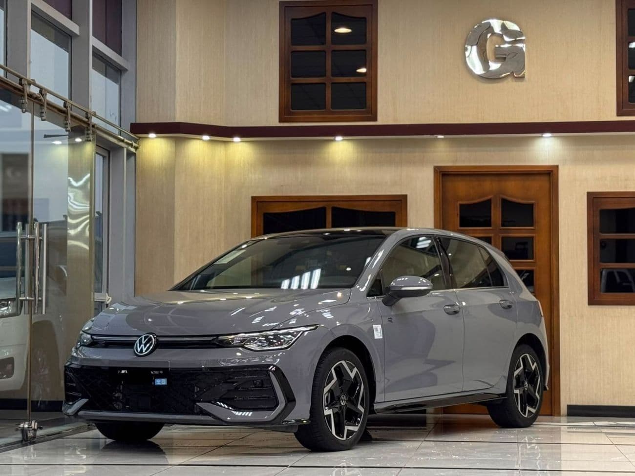 2025 Volkswagen Golf R thumbnail 4