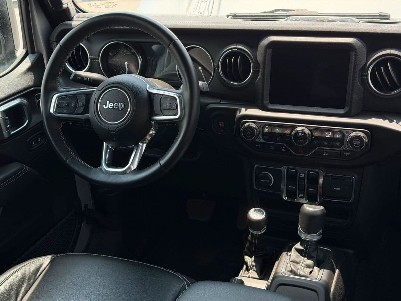 2023 Jeep Wrangler SAHARA thumbnail 6