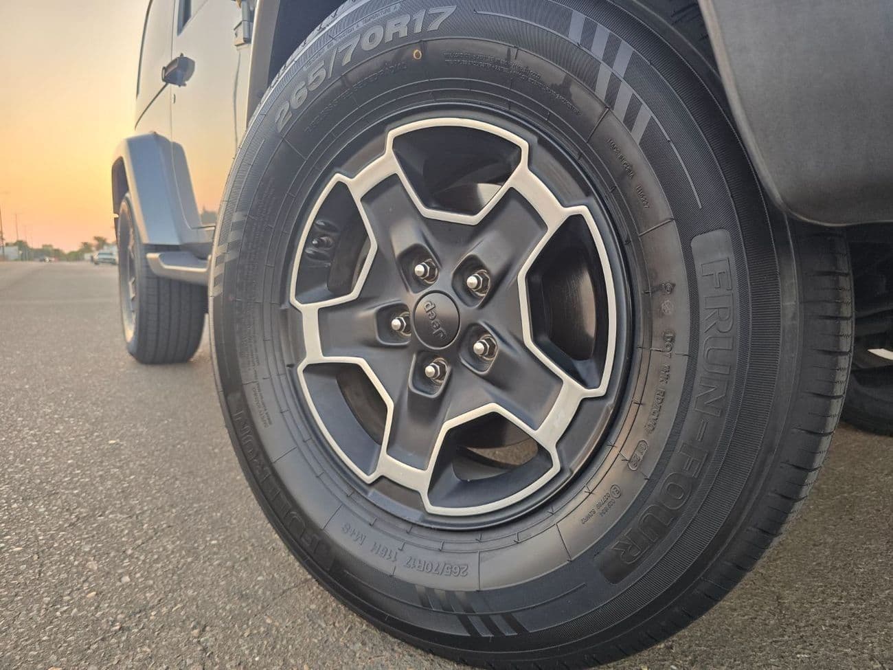2016 Jeep Wrangler SAHARA thumbnail 5