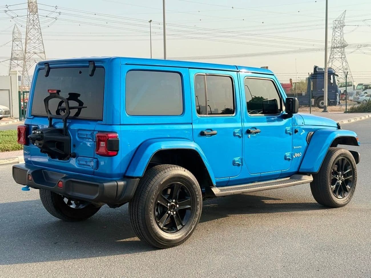 2023 Jeep Wrangler SAHARA thumbnail 3