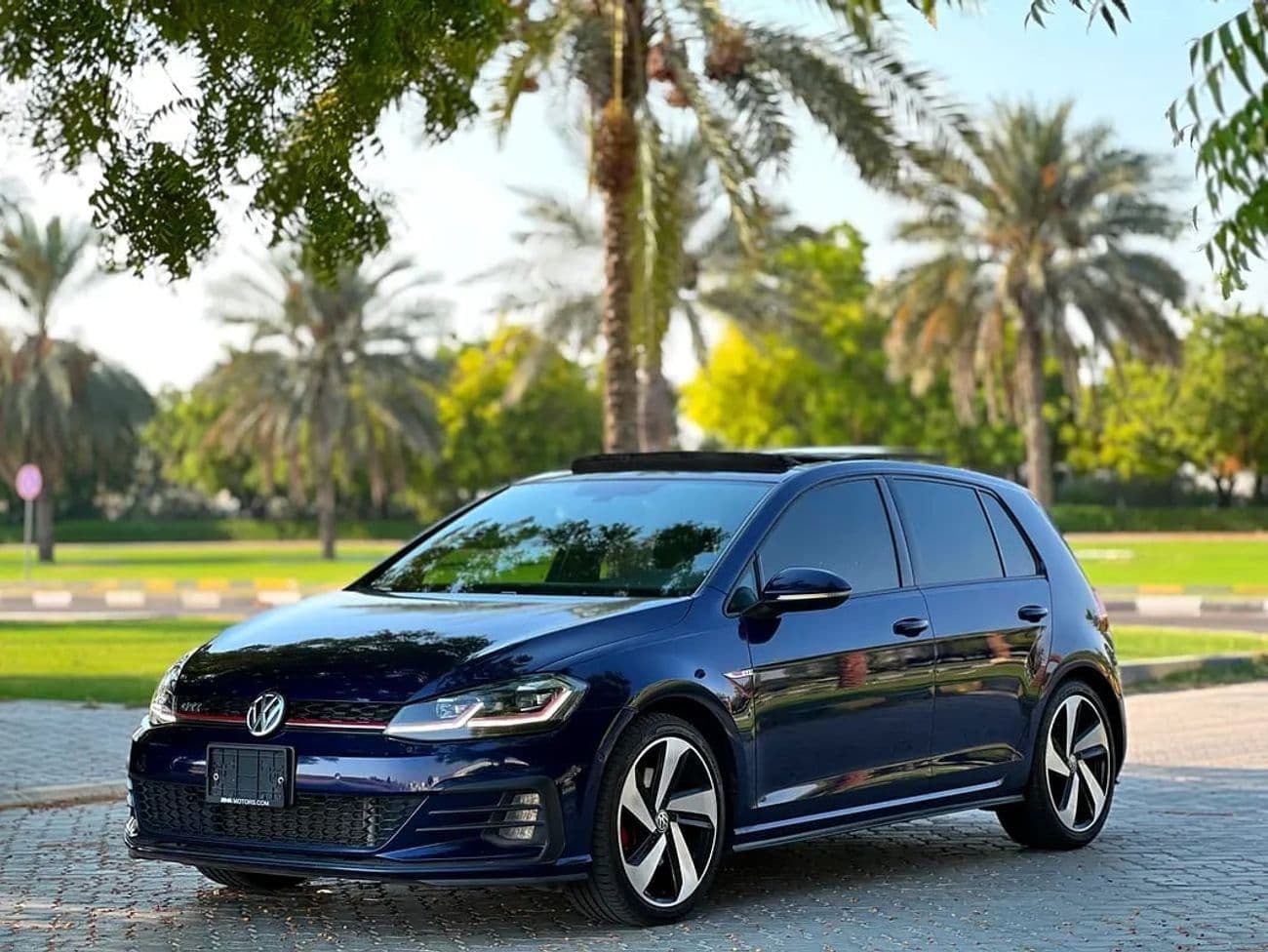 2019 Volkswagen Golf SE thumbnail 2