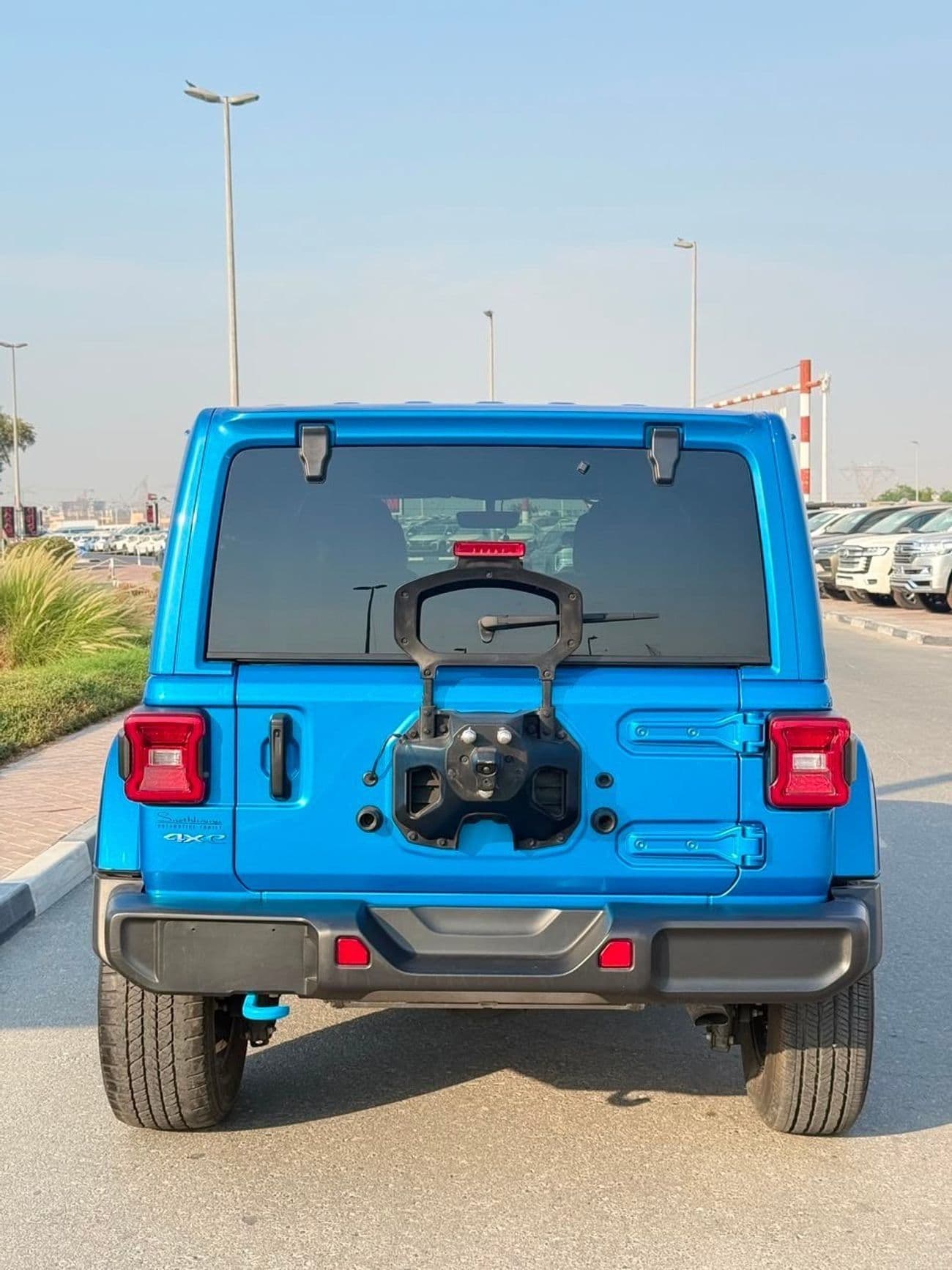 2023 Jeep Wrangler SAHARA thumbnail 4