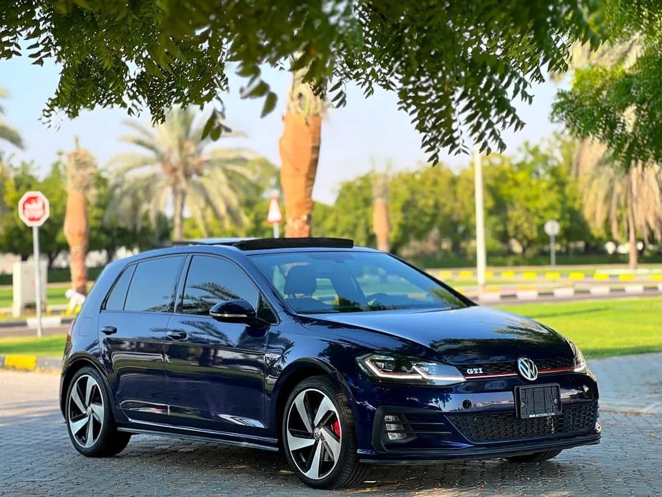 2019 Volkswagen Golf SE thumbnail 3
