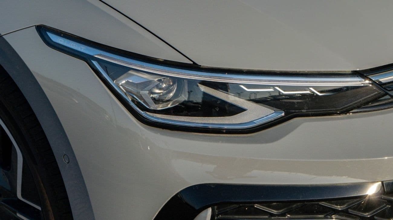 2025 Volkswagen Golf R TOPLINE thumbnail 3