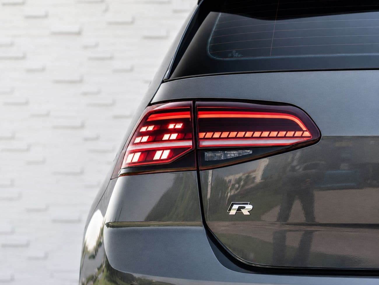 2019 Volkswagen Golf R SPORT thumbnail 7