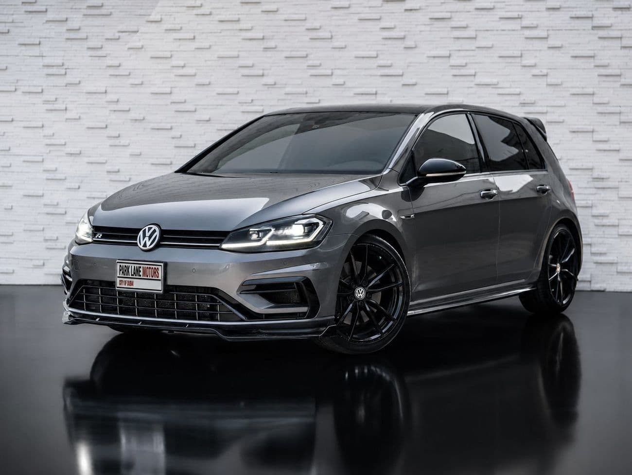 2019 Volkswagen Golf R SPORT