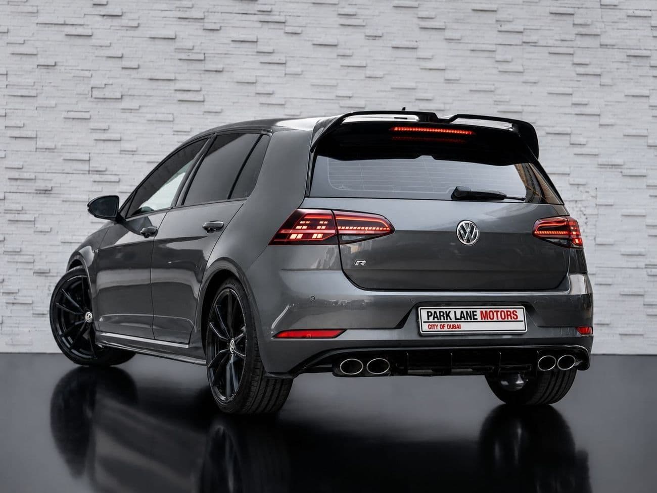 2019 Volkswagen Golf R SPORT thumbnail 2