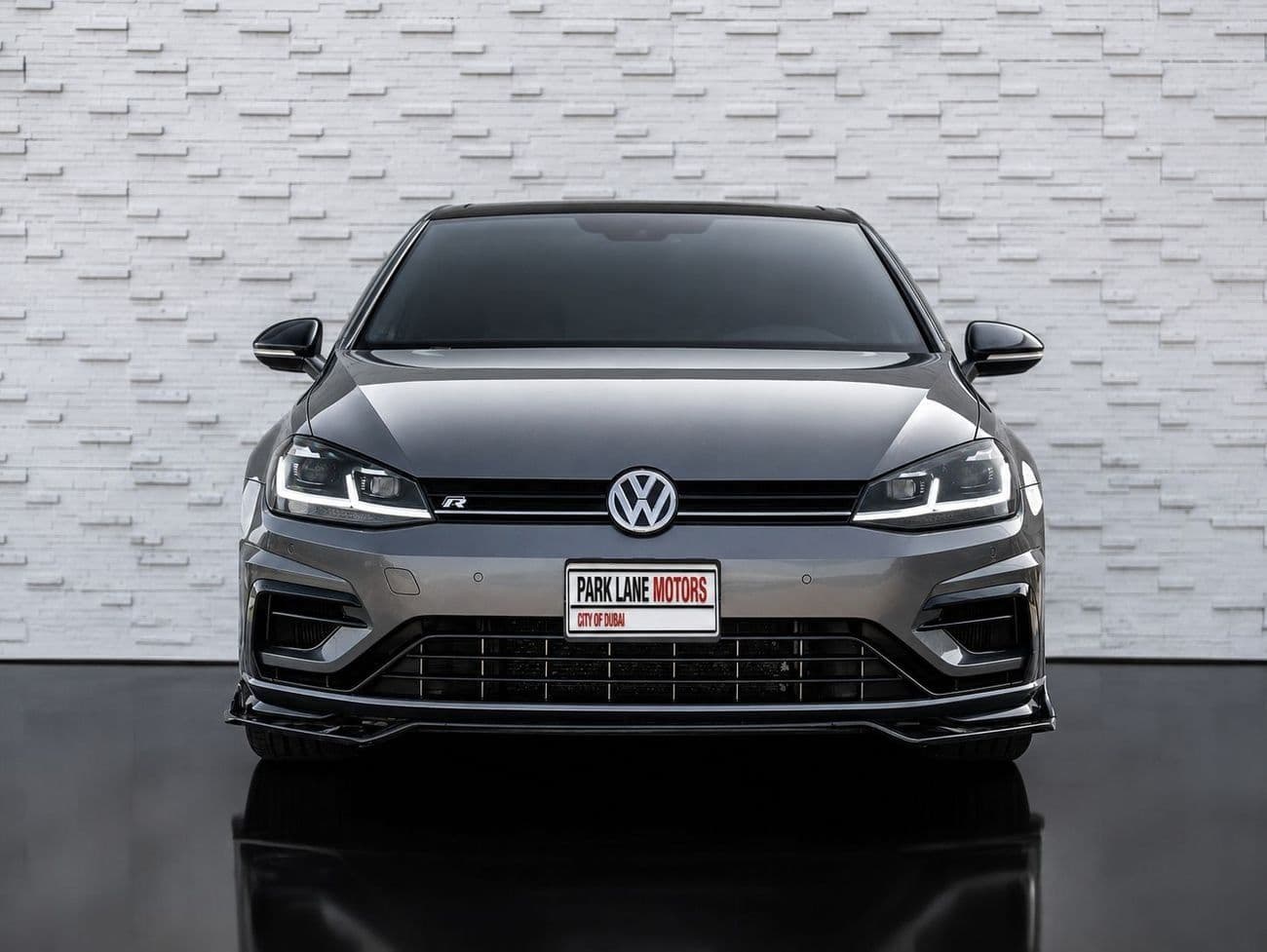 2019 Volkswagen Golf R SPORT thumbnail 3