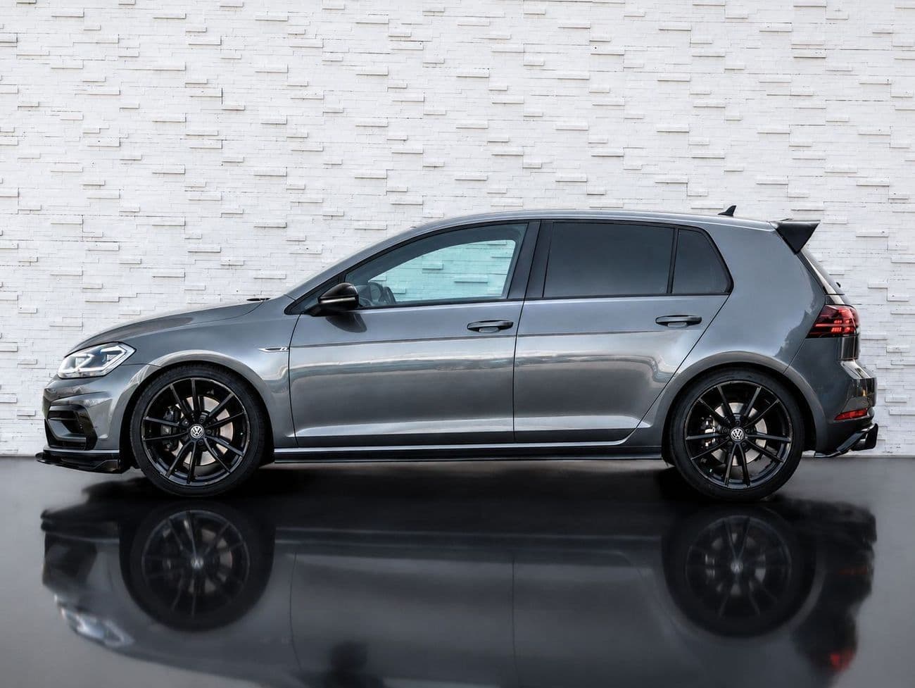 2019 Volkswagen Golf R SPORT thumbnail 5