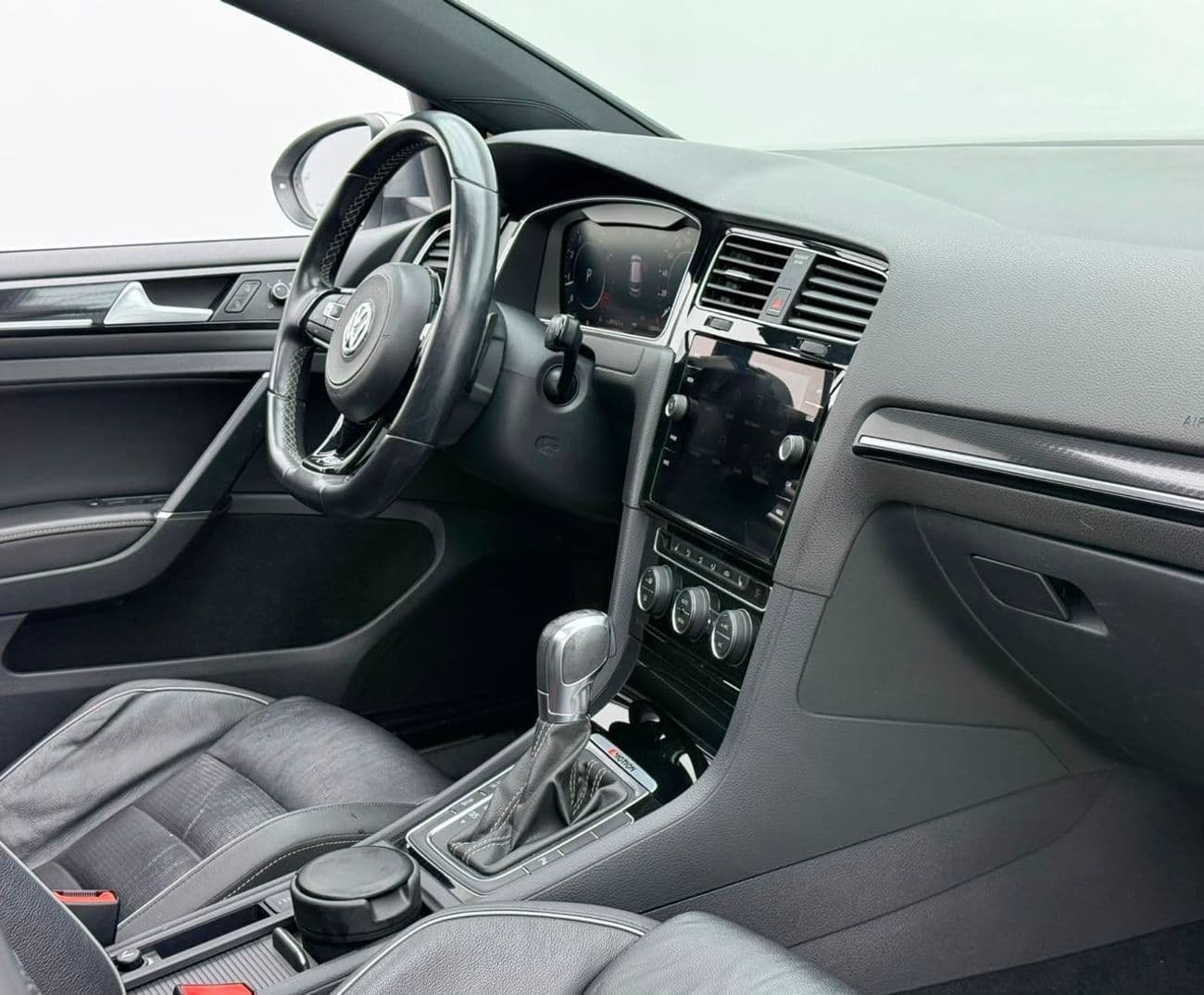 2018 Volkswagen Golf R thumbnail 7