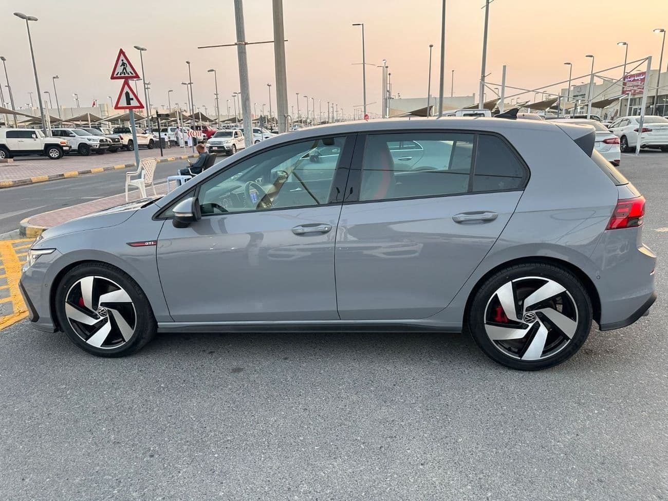 2024 Volkswagen Golf GTI thumbnail 8