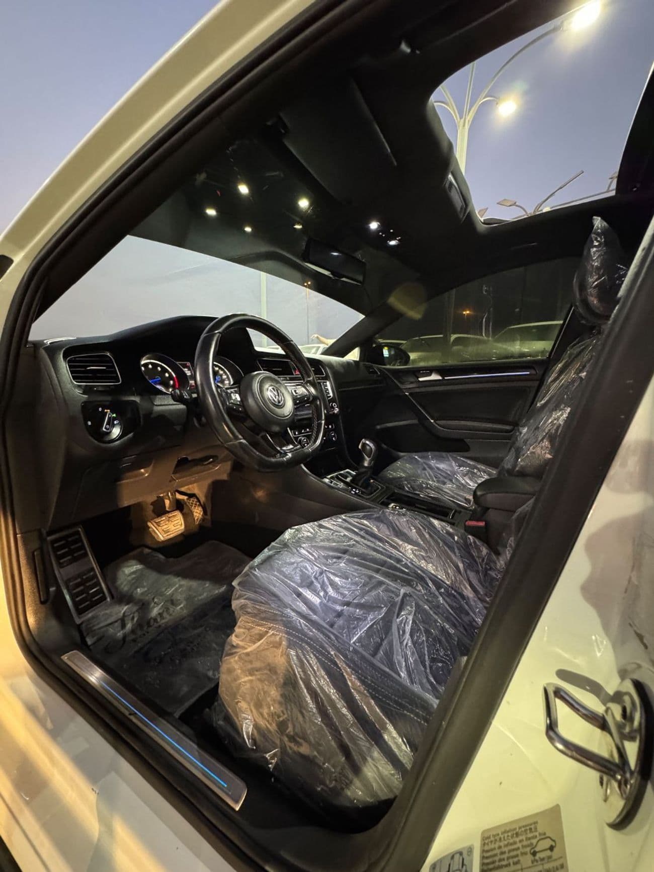 2015 Volkswagen Golf R thumbnail 7