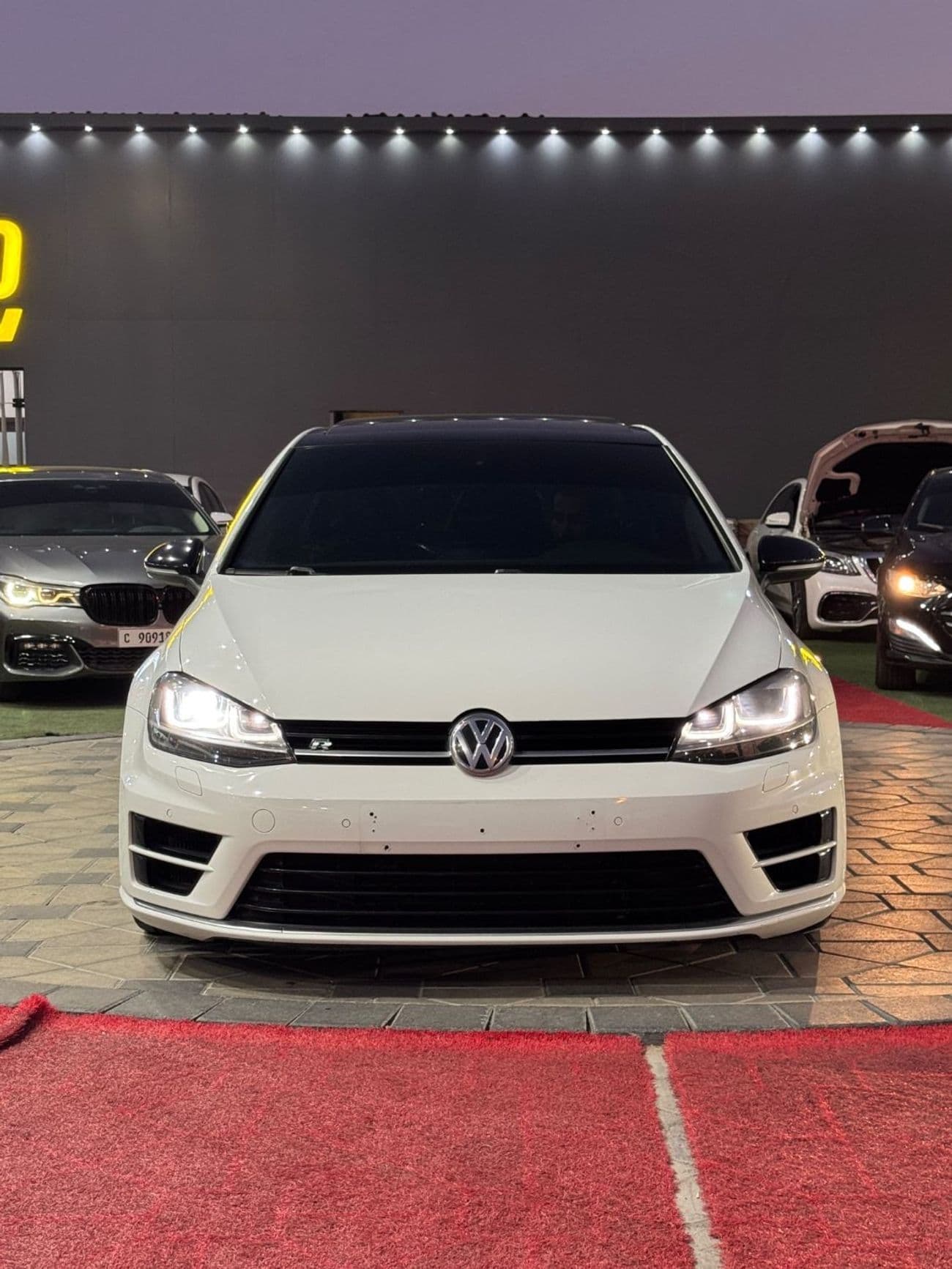 2015 Volkswagen Golf R thumbnail 3