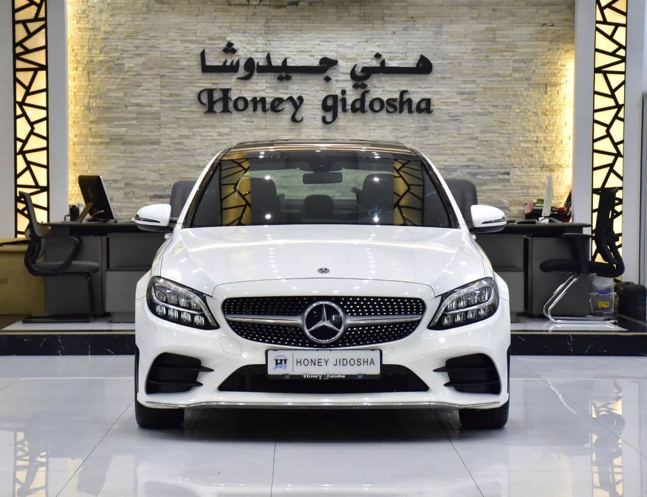 2019 Mercedes Benz C200 . thumbnail 2