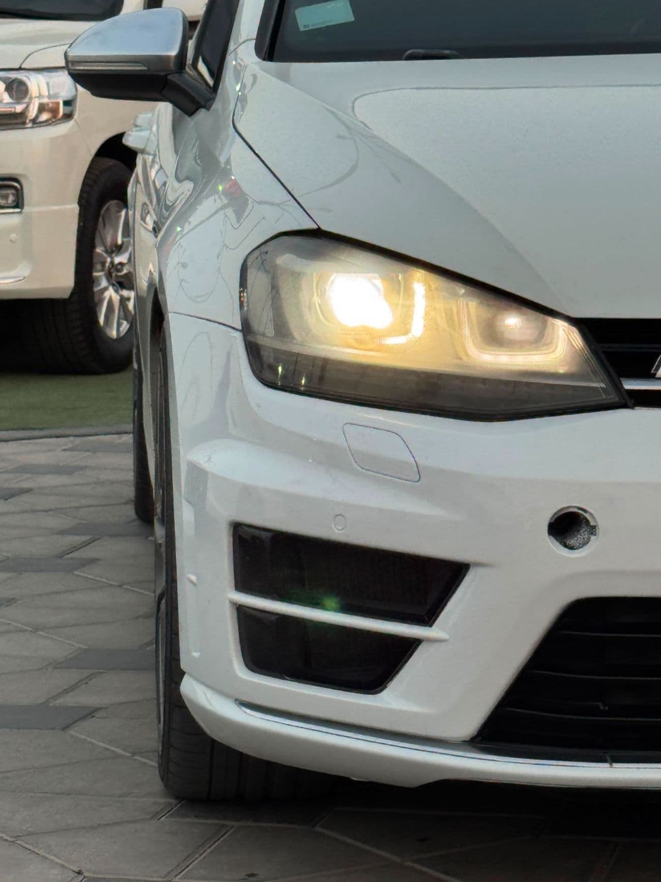2016 Volkswagen Golf R thumbnail 8
