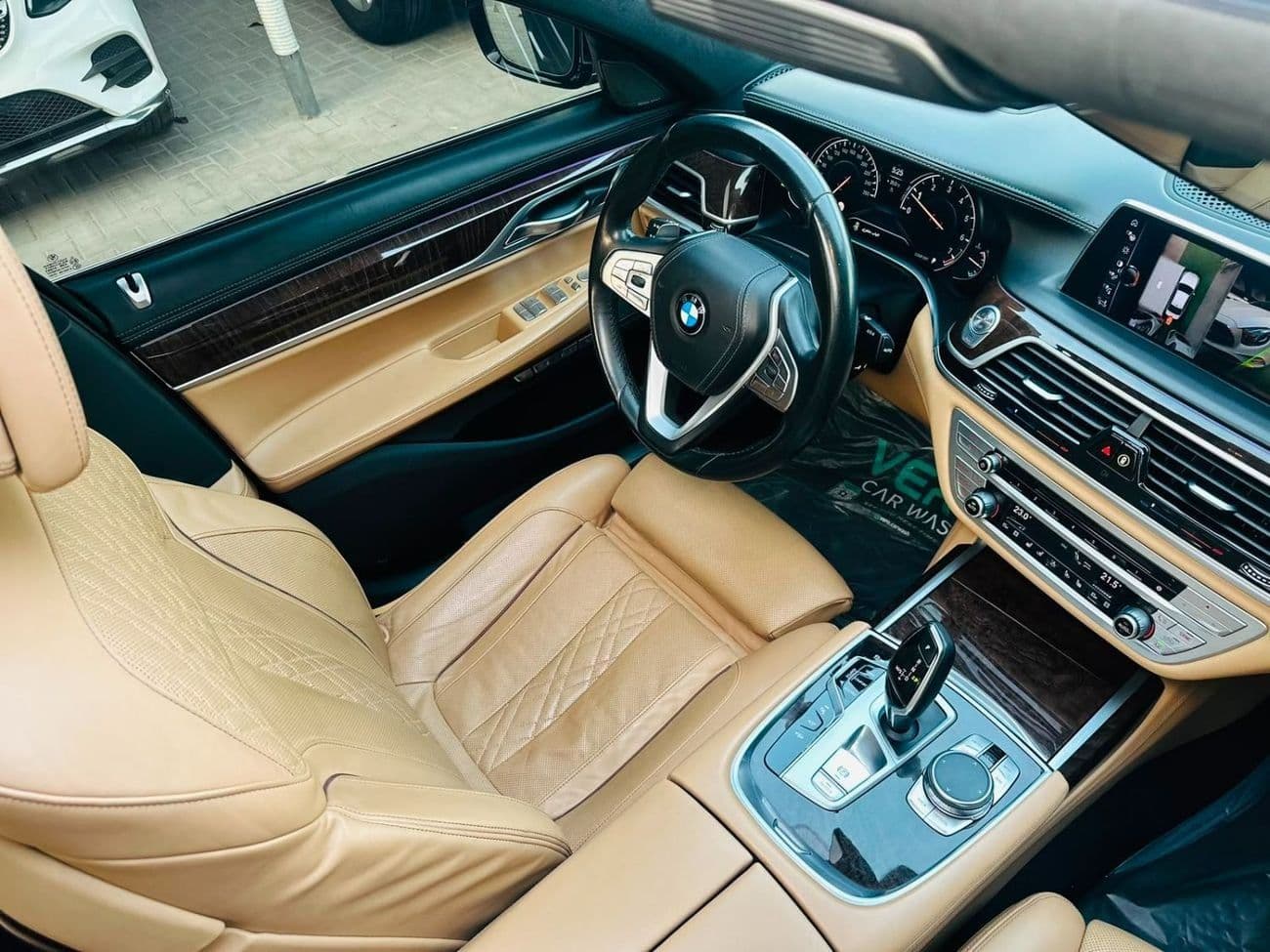 2017 BMW 740Li PURE EXCELLENCE thumbnail 5