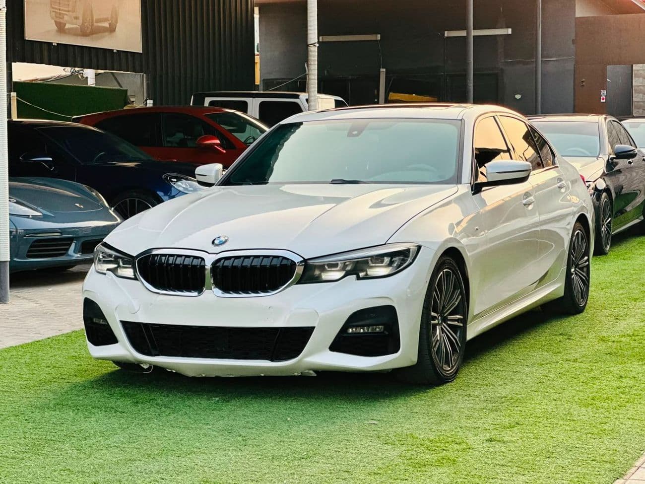 2020 BMW 330i M SPORT thumbnail 2