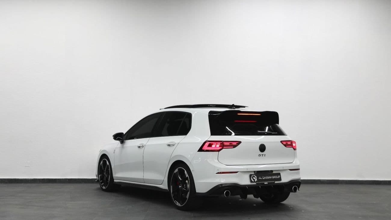 2024 Volkswagen Golf GTI thumbnail 4