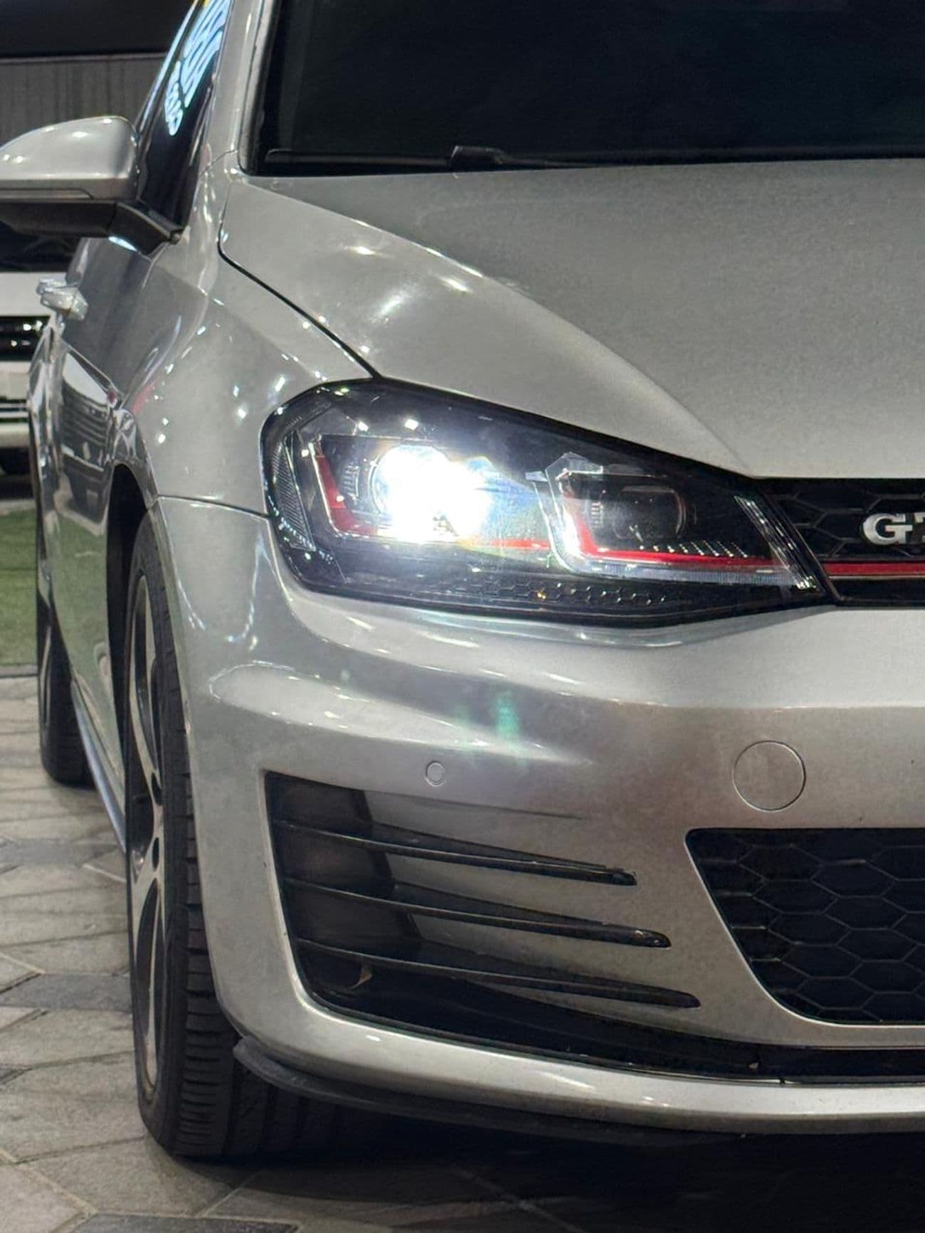 2016 Volkswagen Golf GTI SE thumbnail 6