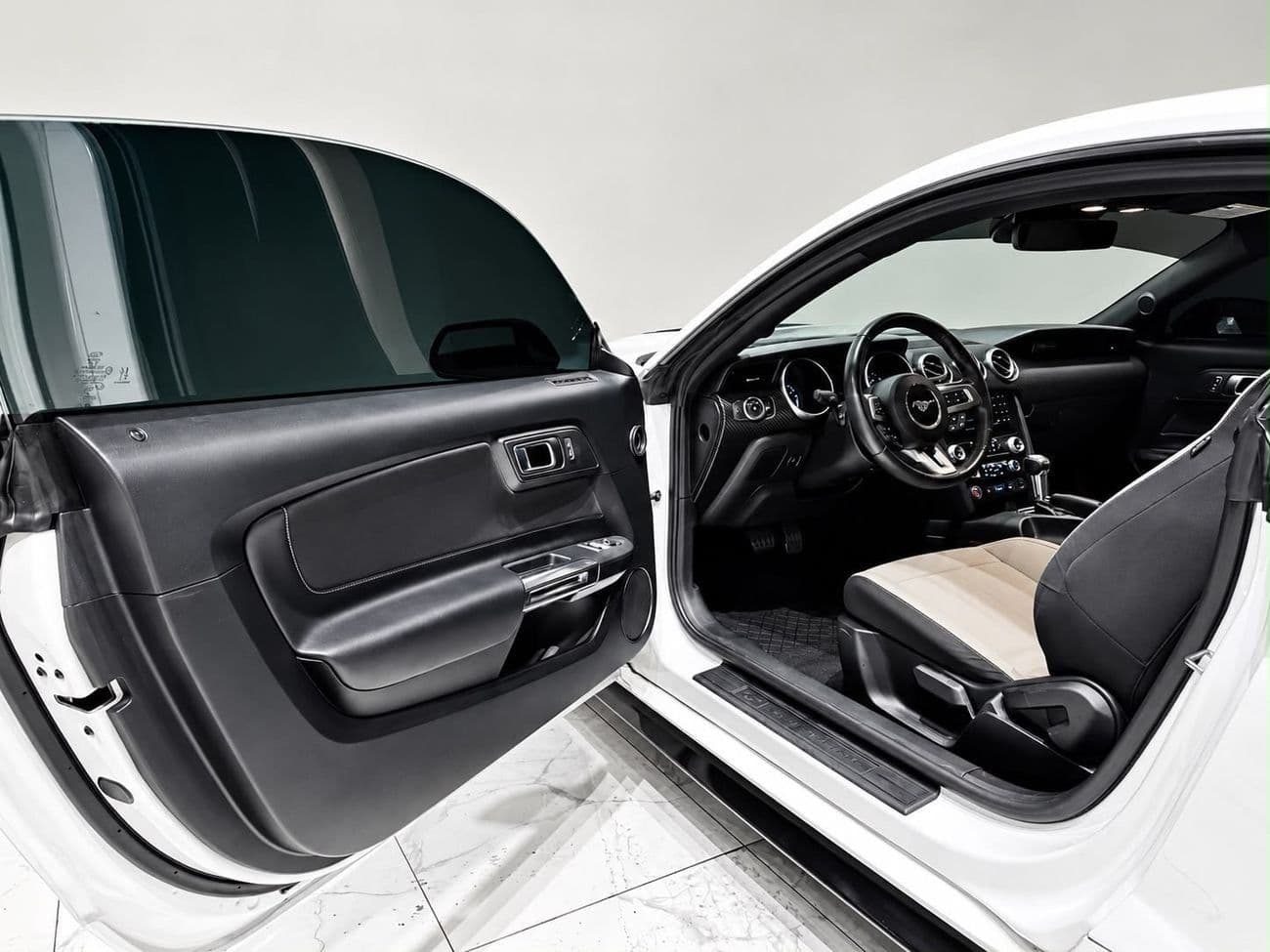 2022 Ford Mustang STANDARD thumbnail 8