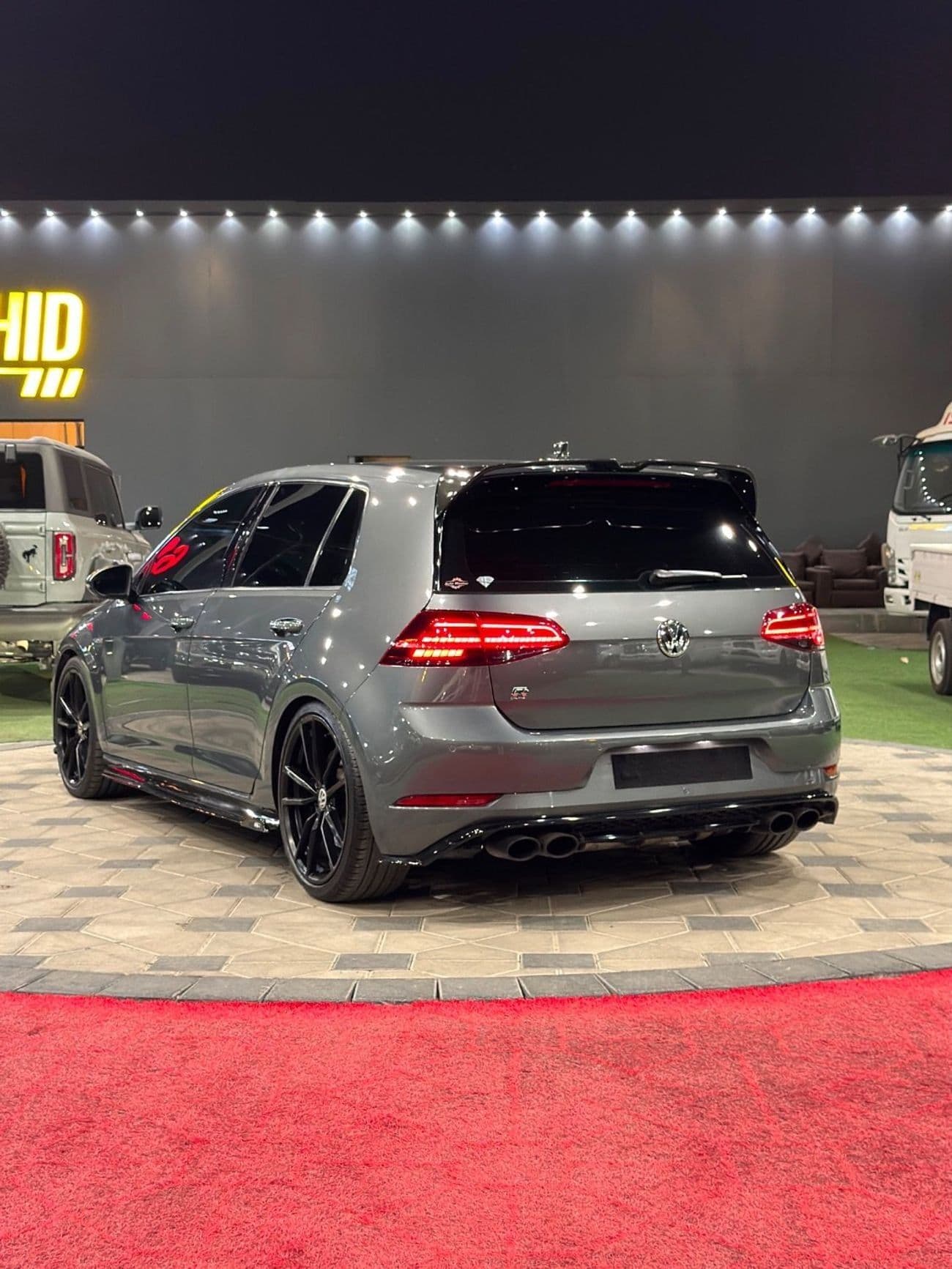 2018 Volkswagen Golf R thumbnail 4