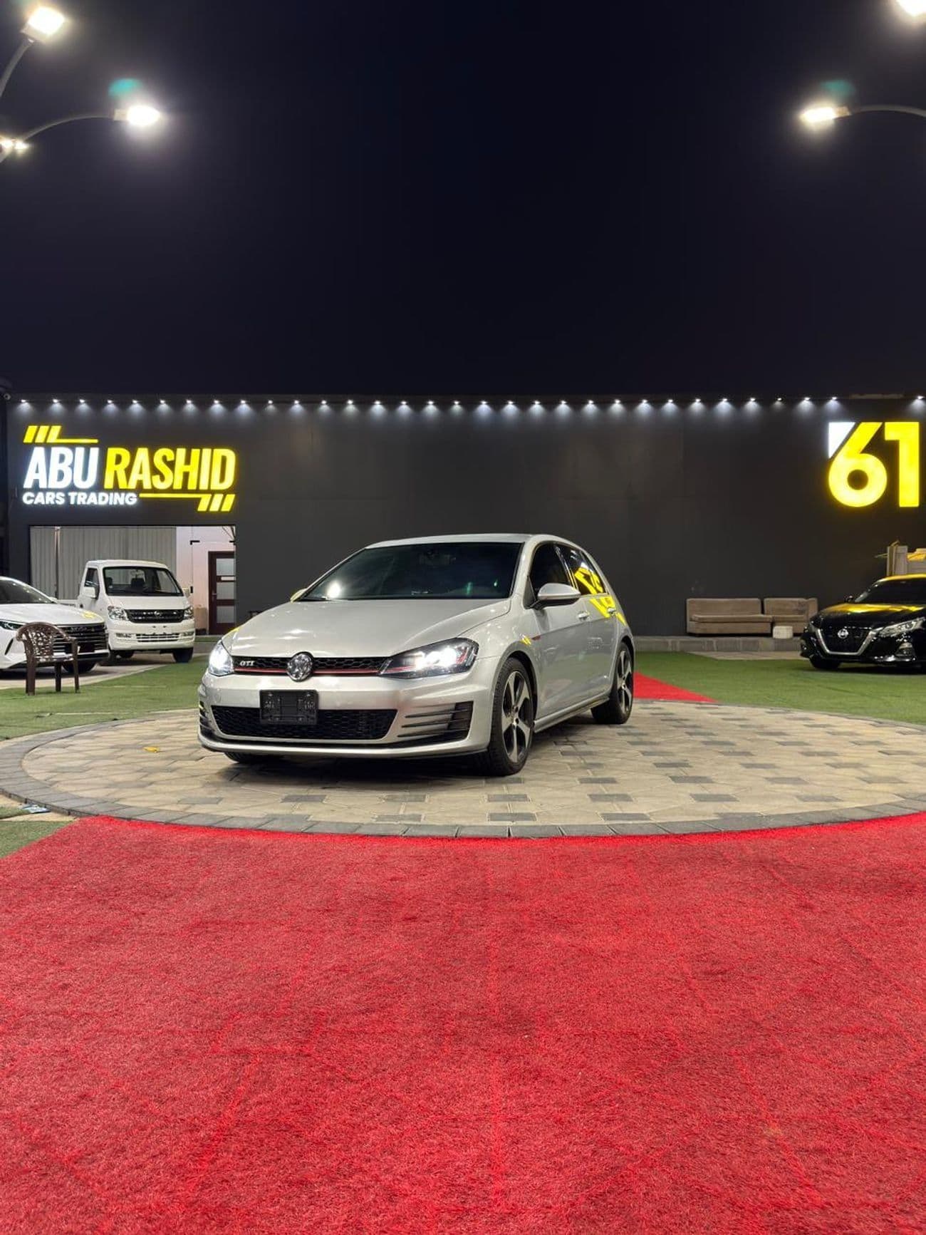 2016 Volkswagen Golf GTI SE thumbnail 2
