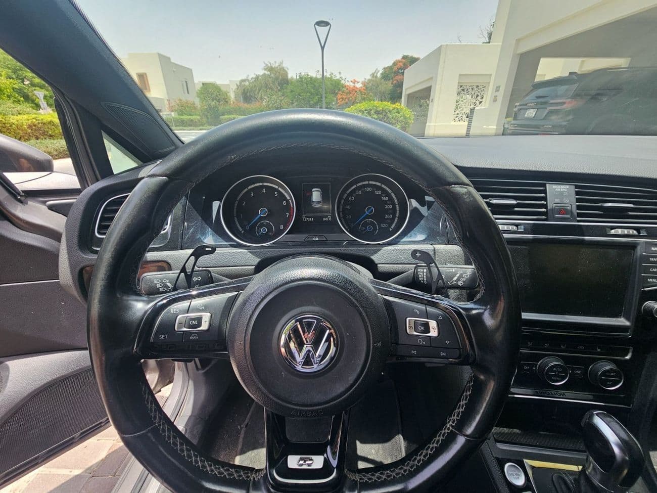 2016 Volkswagen Golf R thumbnail 7