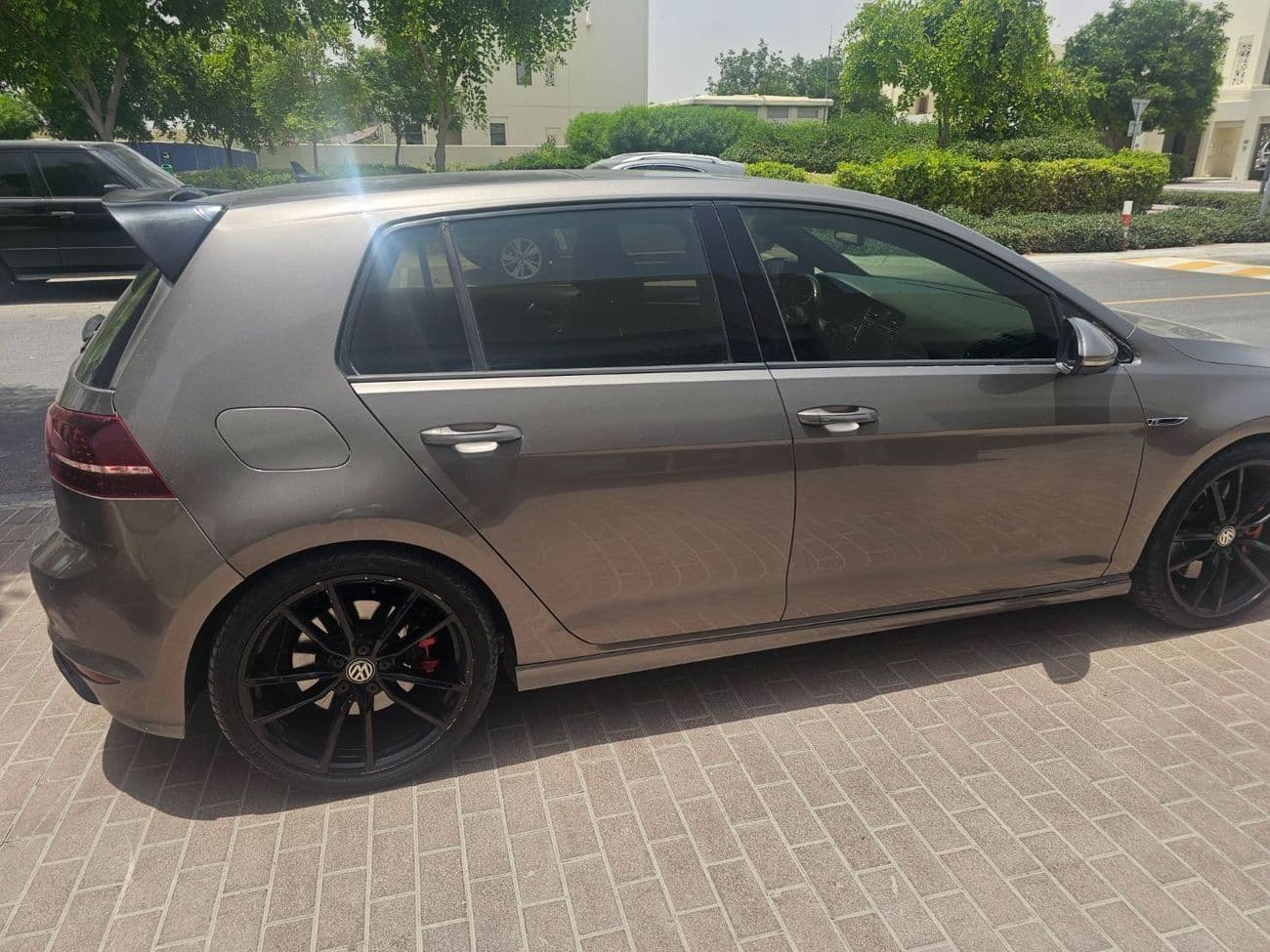 2016 Volkswagen Golf R thumbnail 3