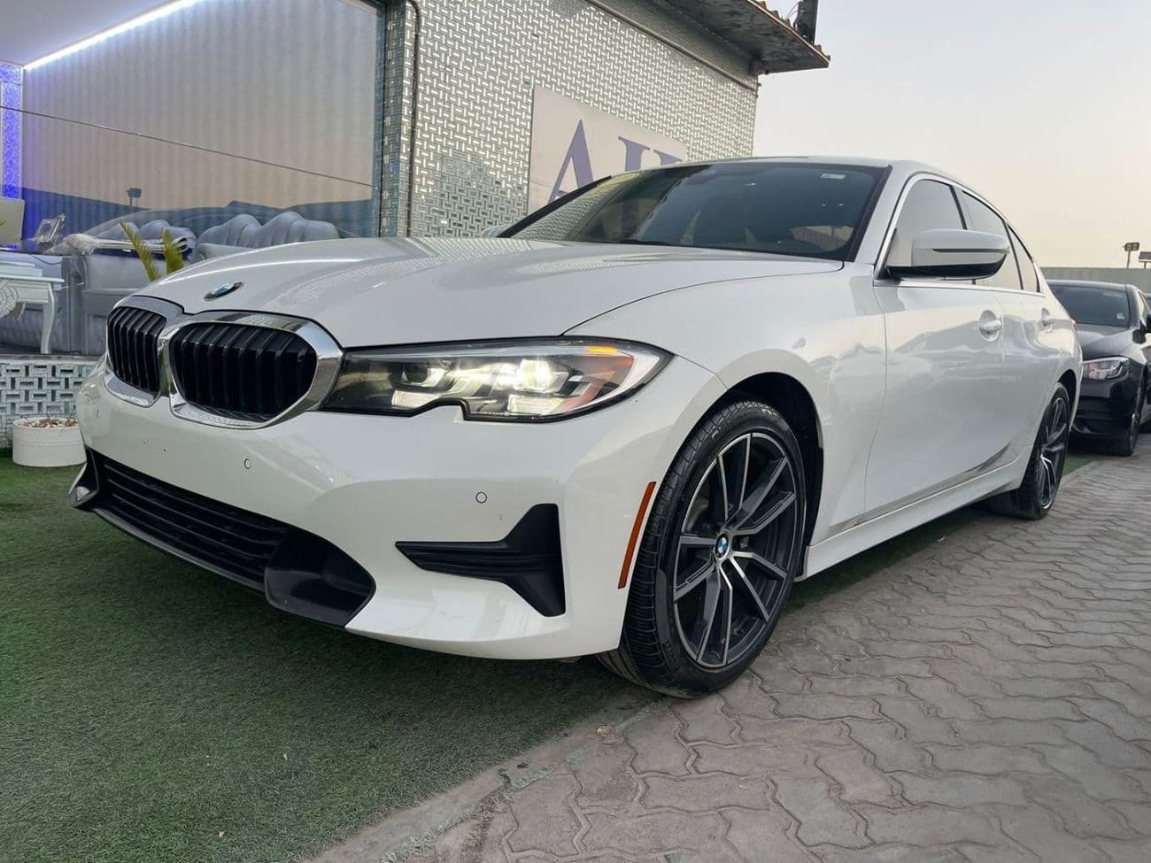 2020 BMW 330i LUXURY LINE thumbnail 2