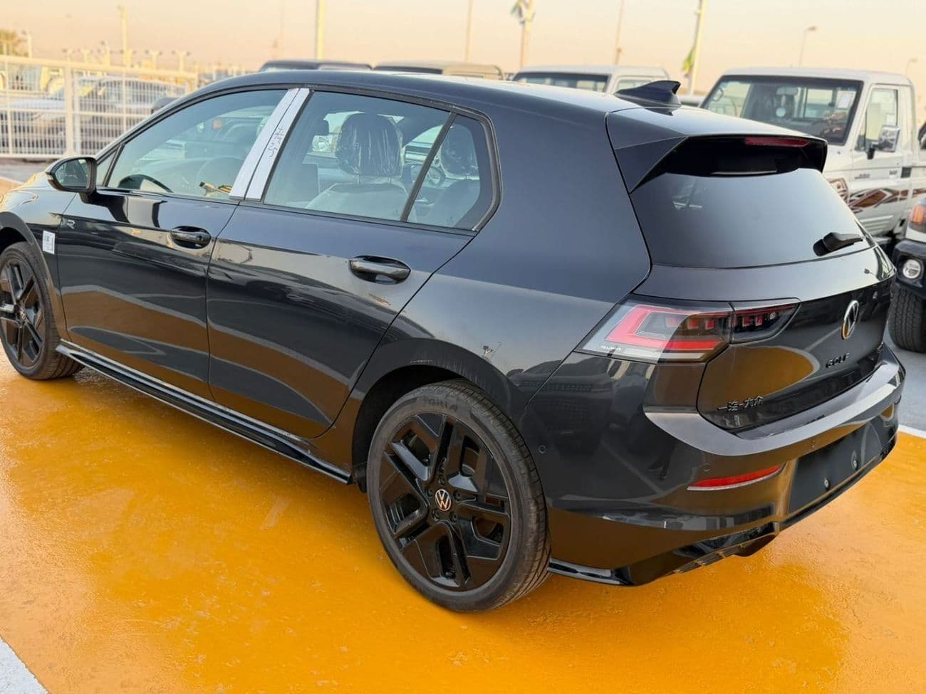 2025 Volkswagen Golf R thumbnail 6