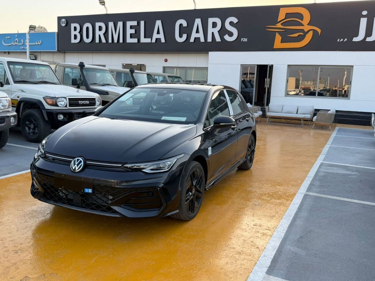 2025 Volkswagen Golf R thumbnail 3