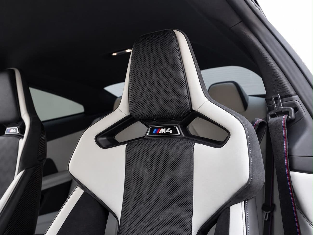 2023 BMW M4 COMPETITION M XDRIVE thumbnail 4