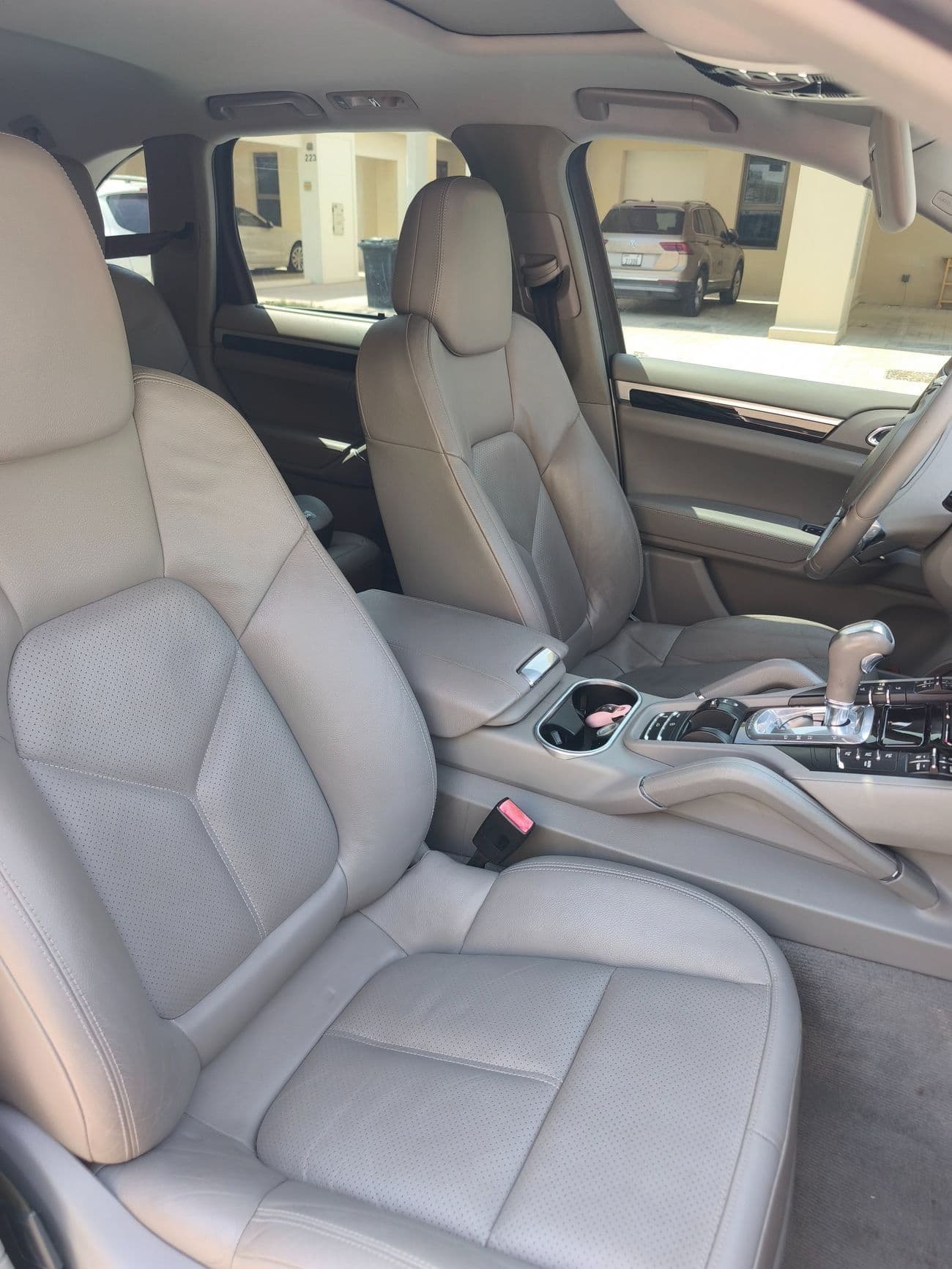 2013 Porsche Cayenne STANDARD thumbnail 4