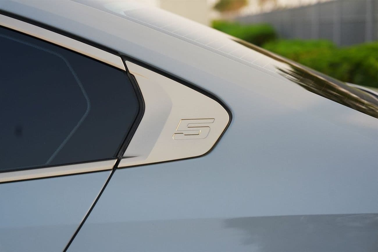 2024 BMW 520i M SPORT thumbnail 6