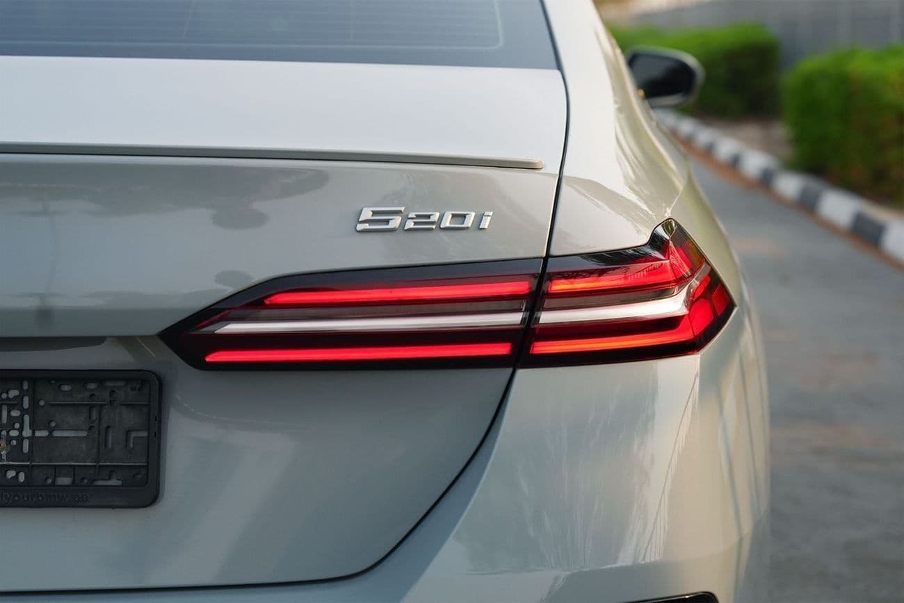 2024 BMW 520i M SPORT thumbnail 5