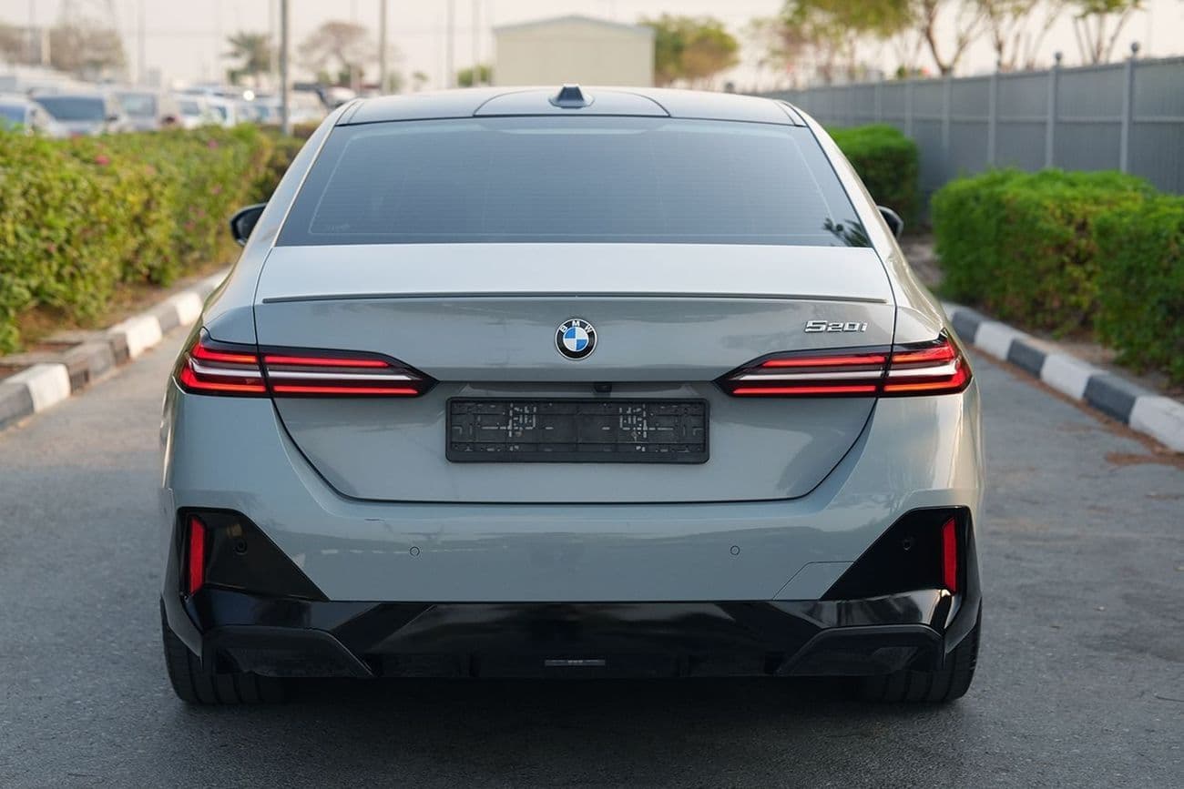 2024 BMW 520i M SPORT thumbnail 4