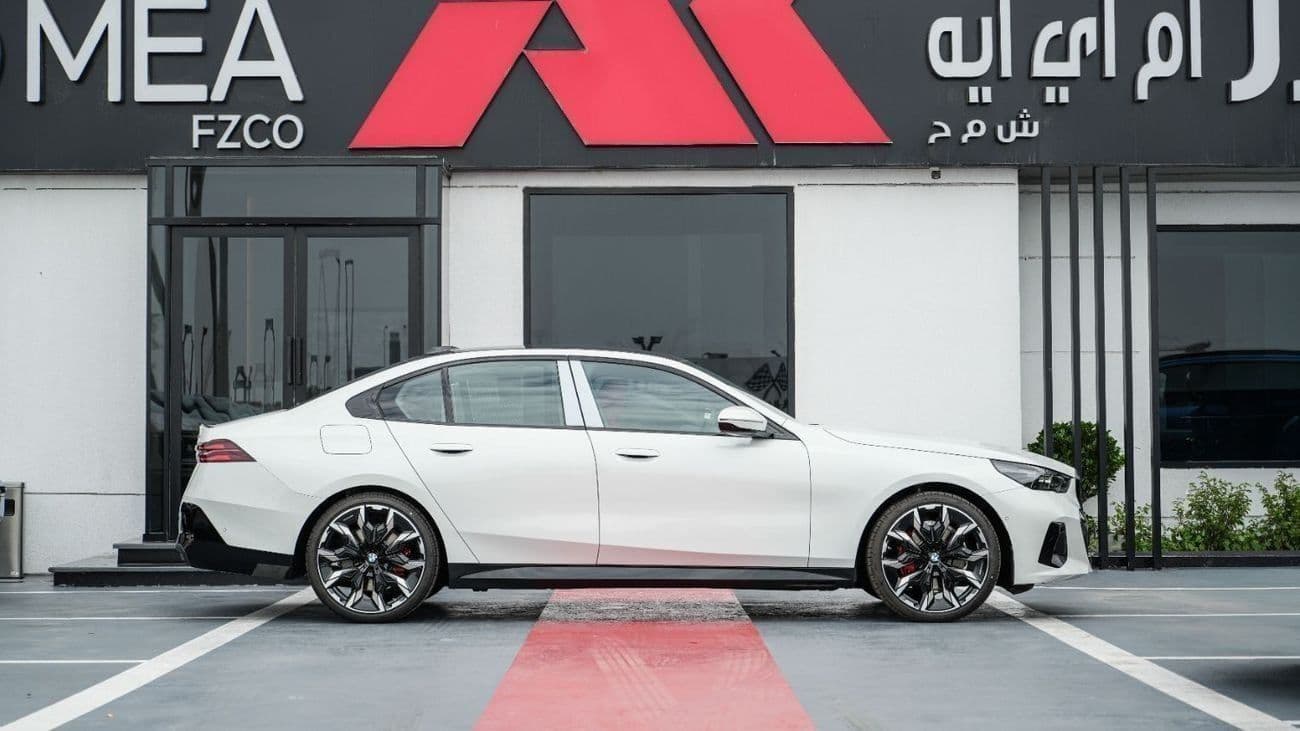 2027 BMW 530i M Sport Pro thumbnail 7