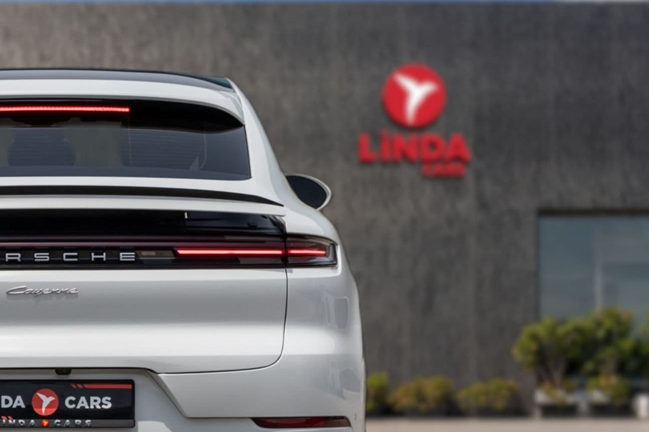 2024 Porsche Cayenne thumbnail 5