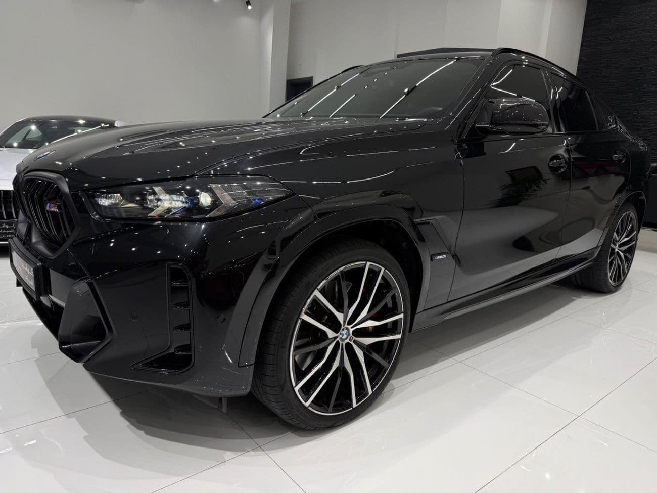2025 BMW X6 M60i LUXURY thumbnail 3