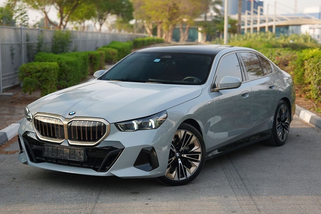 2024 BMW 520i M SPORT thumbnail 3