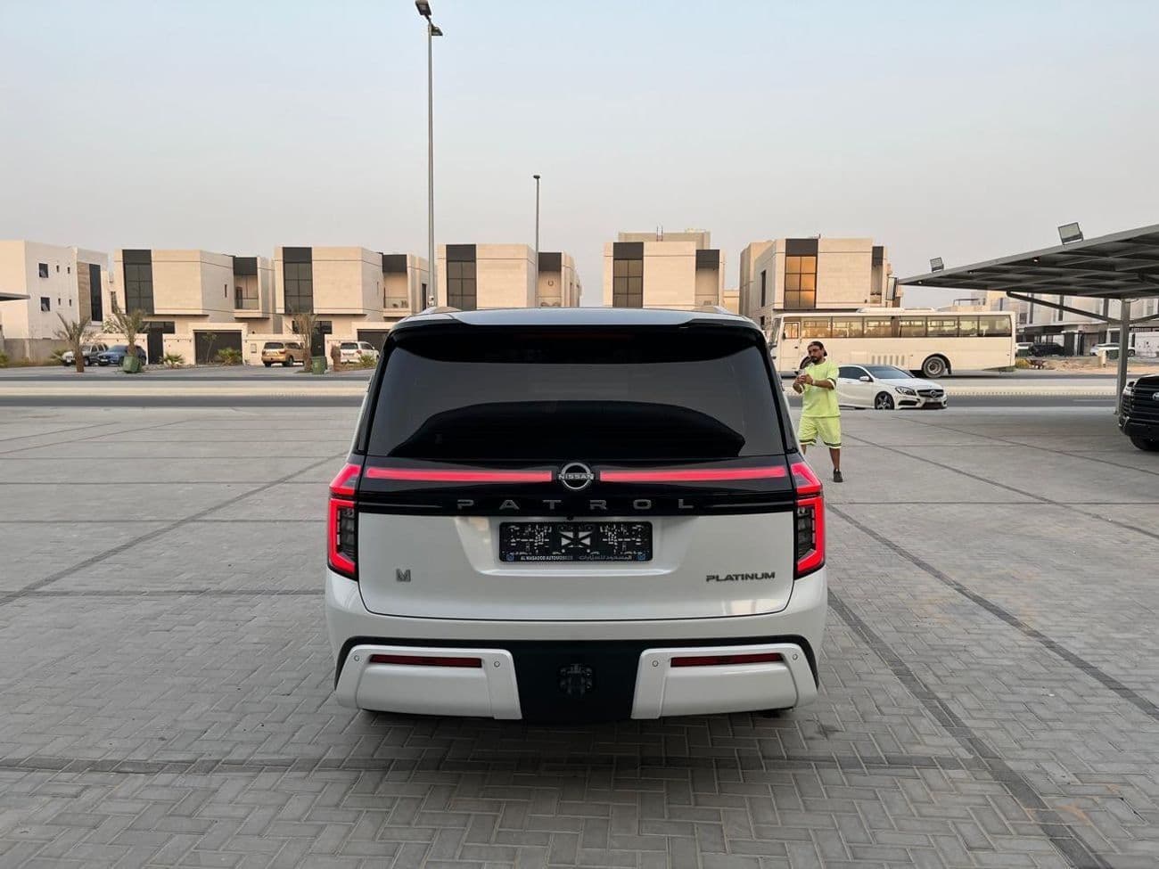 2025 Nissan Patrol LE PLATINUM CITY thumbnail 4